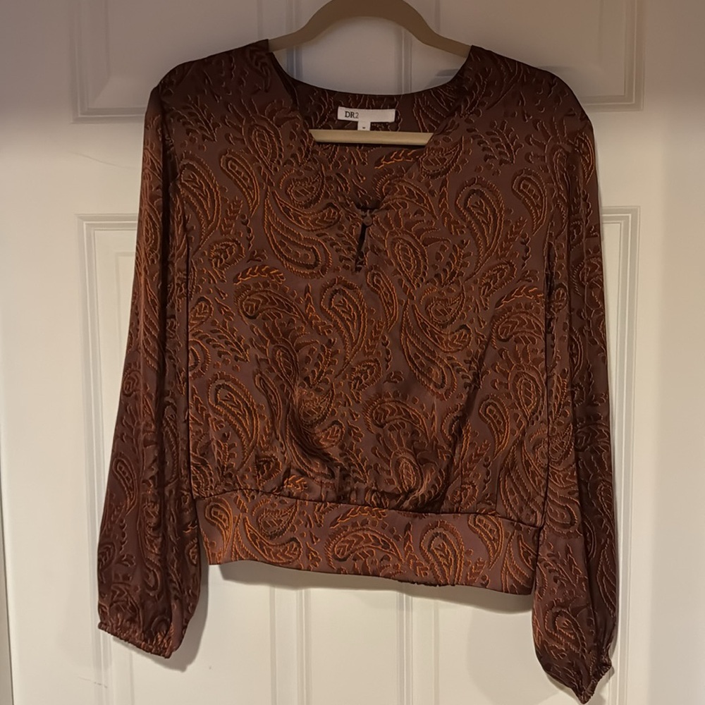 DR2 Daniel Rainn Burgundy Paisley V Neck Top Size Medium